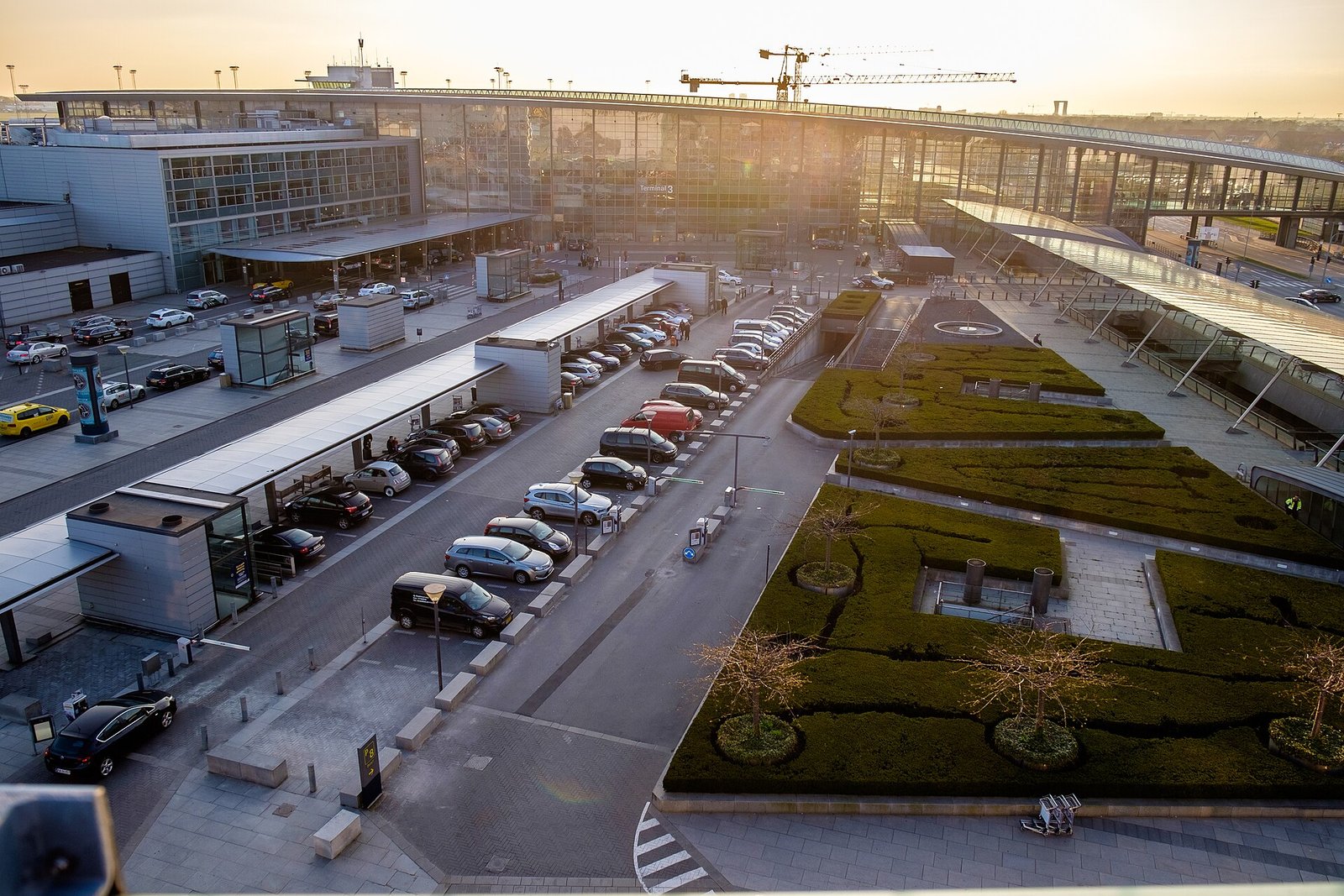 Terminal 3 i Københavns Lufthavn i modlys