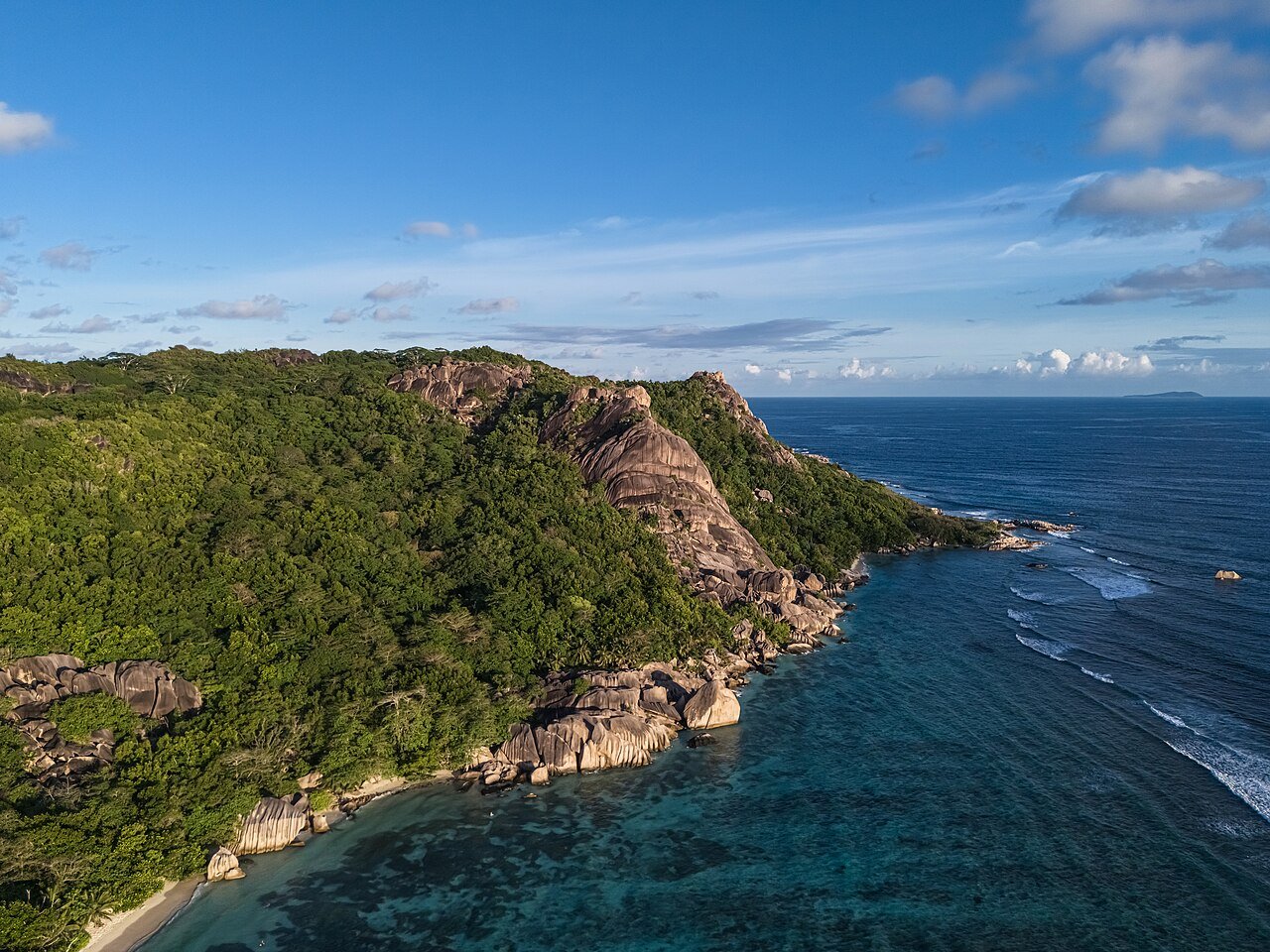 La Digue set fra luften