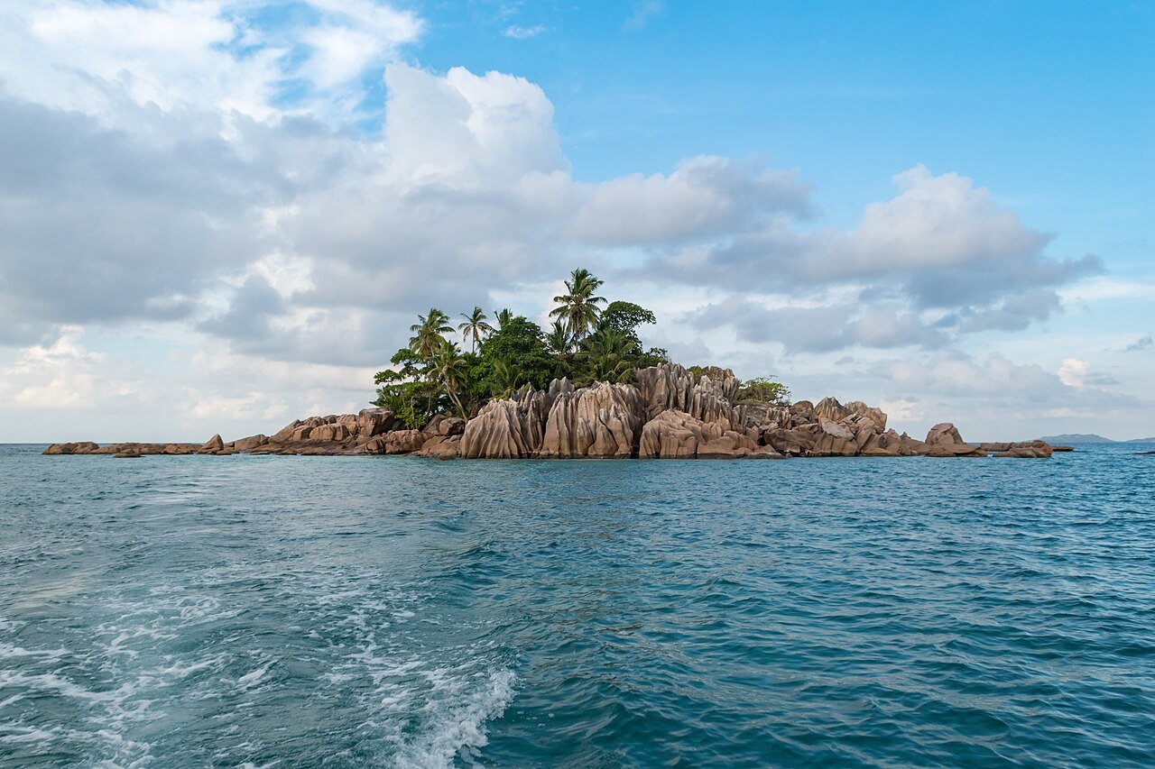 St Pierre, granitklippe